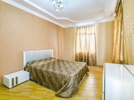 9 otaqlı həyət evi/bağ evi - Badamdar q. - 500 m²