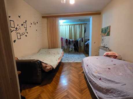 3 otaqlı köhnə tikili - Bakıxanov q. - 70 m²