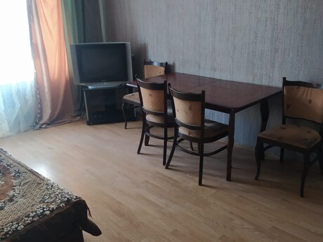 2 otaqlı köhnə tikili - Elmlər Akademiyası m. - 42 m²