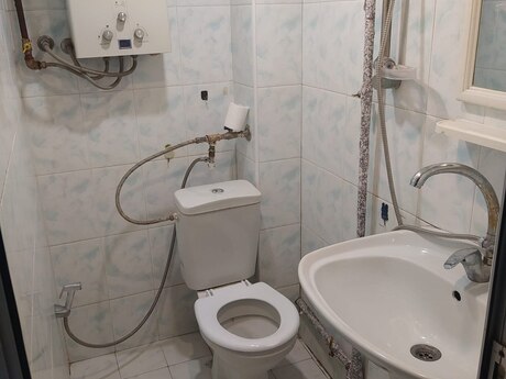 2 otaqlı köhnə tikili - Elmlər Akademiyası m. - 42 m²