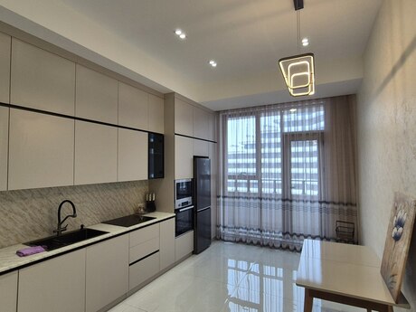 4 otaqlı yeni tikili - 8 Noyabr m. - 168 m²