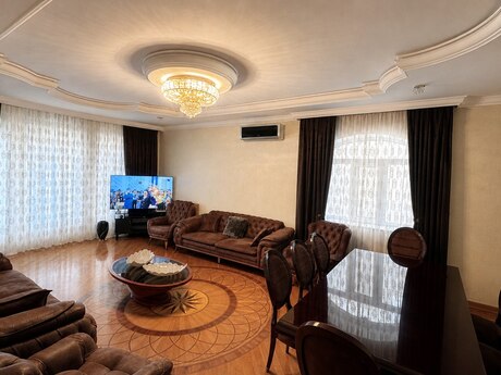 8 otaqlı həyət evi/bağ evi - Səbail r. - 750 m²