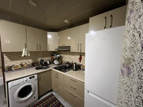 2 otaqlı köhnə tikili - Elmlər Akademiyası m. - 20 m²