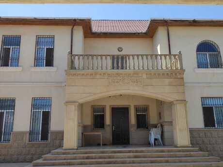 8 otaqlı həyət evi/bağ evi - Mərdəkan q. - 350 m²