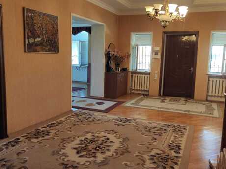 8 otaqlı həyət evi/bağ evi - Mərdəkan q. - 350 m²