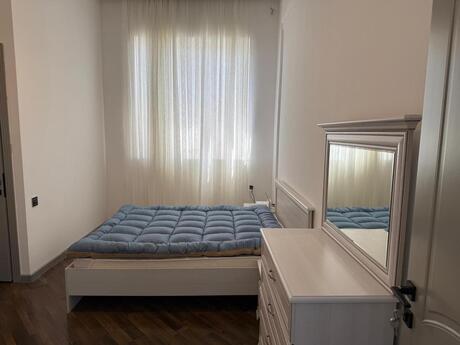 4 otaqlı həyət evi/bağ evi - Mərdəkan q. - 180 m²
