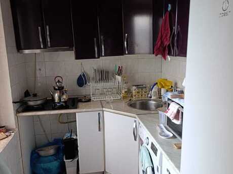 3 otaqlı köhnə tikili - Elmlər Akademiyası m. - 80 m²