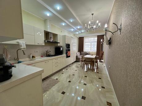3 otaqlı yeni tikili - 28 May m. - 160 m²
