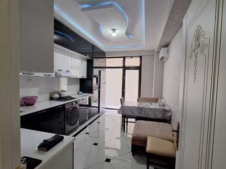 4-комн. новостройка - м. 28 мая - 130 м²