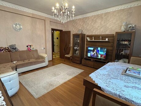 2 otaqlı köhnə tikili - 28 May m. - 70 m²