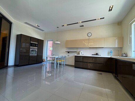 5 otaqlı yeni tikili - 28 May m. - 390 m²