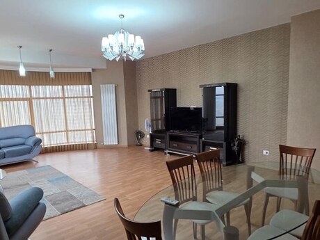 4-комн. новостройка - м. 28 мая - 200 м²