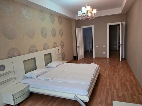 4-комн. новостройка - м. 28 мая - 200 м²