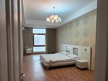 4-комн. новостройка - м. 28 мая - 200 м²