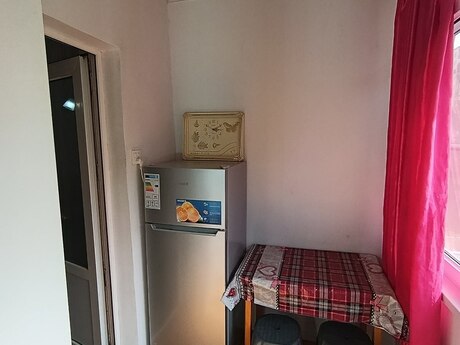2 otaqlı köhnə tikili - İnşaatçılar m. - 55 m²