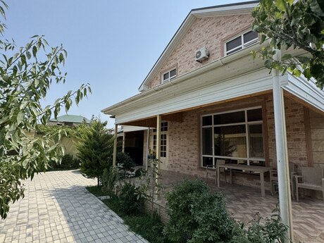 7 otaqlı həyət evi/bağ evi - Binə q. - 260 m²