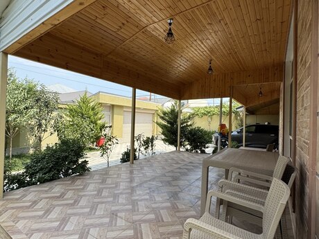 7 otaqlı həyət evi/bağ evi - Binə q. - 260 m²