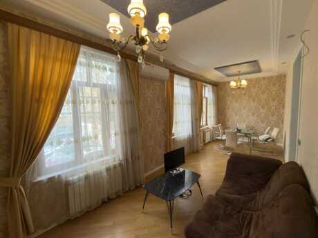 3 otaqlı köhnə tikili - Elmlər Akademiyası m. - 80 m²