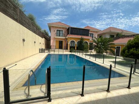 6 otaqlı həyət evi/bağ evi - Şüvəlan q. - 500 m²
