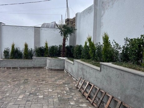 4 otaqlı həyət evi/bağ evi - Görədil q. - 200 m²