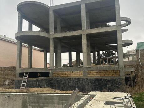 7 otaqlı həyət evi/bağ evi - Novxanı q. - 470 m²