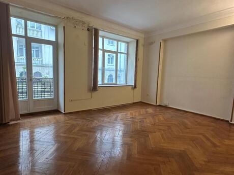 3 otaqlı köhnə tikili - Sahil m. - 90 m²