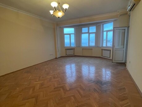 4 otaqlı yeni tikili - Elmlər Akademiyası m. - 185 m²