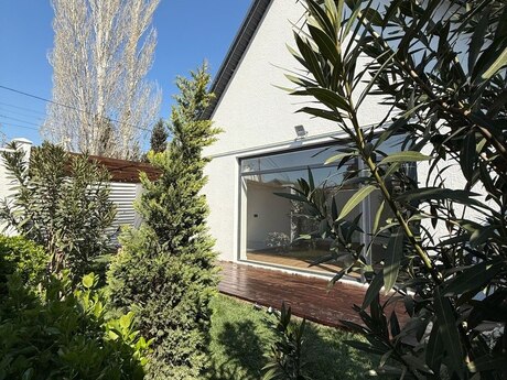 3 otaqlı həyət evi/bağ evi - Novxanı q. - 110 m²