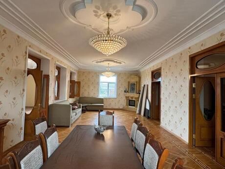 6 otaqlı həyət evi/bağ evi - Şüvəlan q. - 300 m²