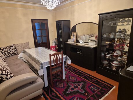 4 otaqlı köhnə tikili - Yeni Günəşli q. - 104 m²