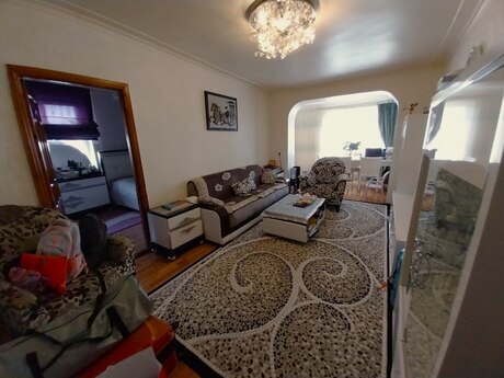 2 otaqlı köhnə tikili - Elmlər Akademiyası m. - 45 m²