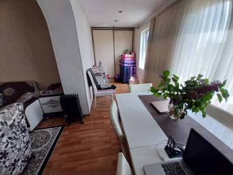 2 otaqlı köhnə tikili - Elmlər Akademiyası m. - 45 m²