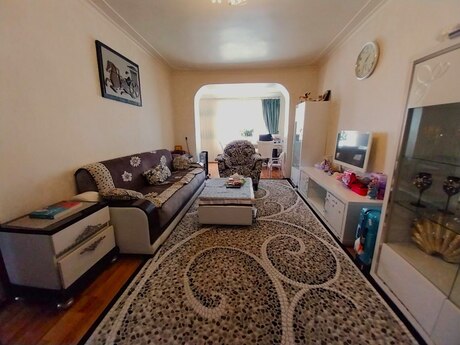 2 otaqlı köhnə tikili - Elmlər Akademiyası m. - 45 m²