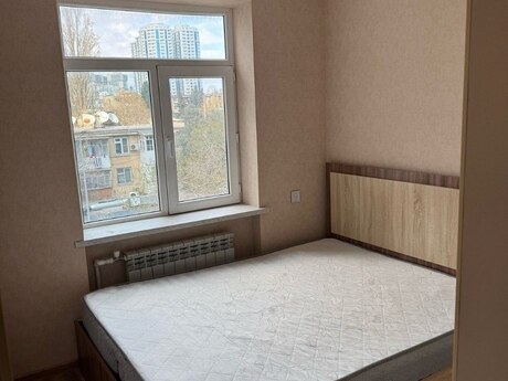 2 otaqlı köhnə tikili - Elmlər Akademiyası m. - 35 m²