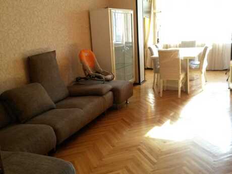 2 otaqlı köhnə tikili - Nəsimi r. - 70 m²