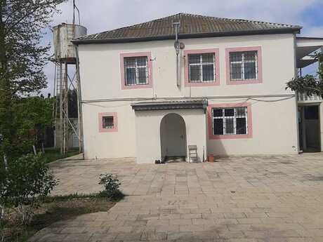 7 otaqlı həyət evi/bağ evi - Novxanı q. - 135 m²