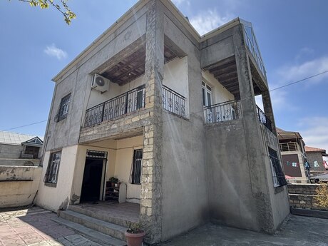 4 otaqlı həyət evi/bağ evi - Novxanı q. - 160 m²