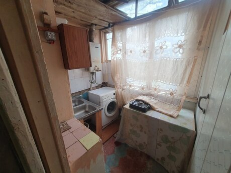 1 otaqlı köhnə tikili - Qara Qarayev m. - 25 m²