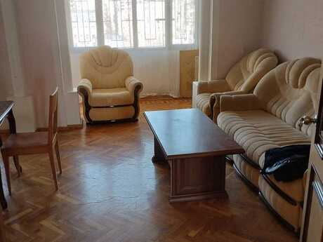 4-комн. вторичка - м. Элмляр Академиясы - 81.6 м²