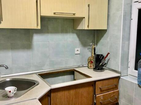 2 otaqlı köhnə tikili - Neftçilər m. - 52 m²