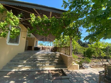 4 otaqlı həyət evi/bağ evi - Görədil q. - 150 m²