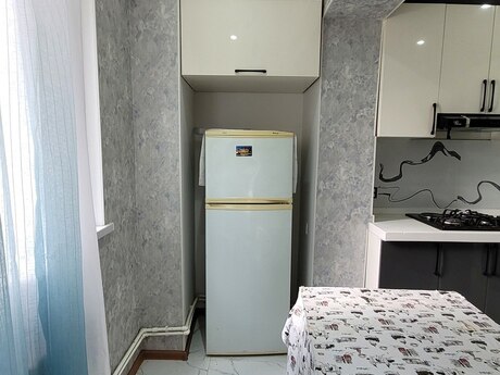 3 otaqlı köhnə tikili - Azadlıq Prospekti m. - 90 m²