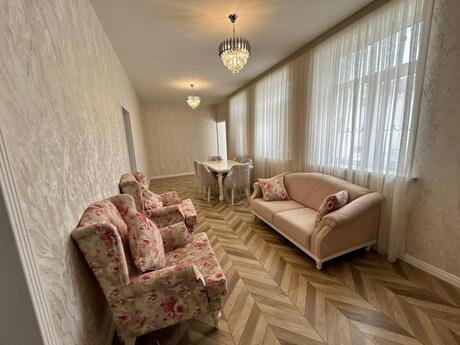 3 otaqlı həyət evi/bağ evi - Gənclik m. - 90 m²