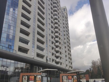 1 otaqlı yeni tikili - Xətai r. - 79 m²