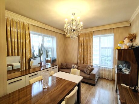 3-комн. новостройка - м. 28 мая - 70 м²