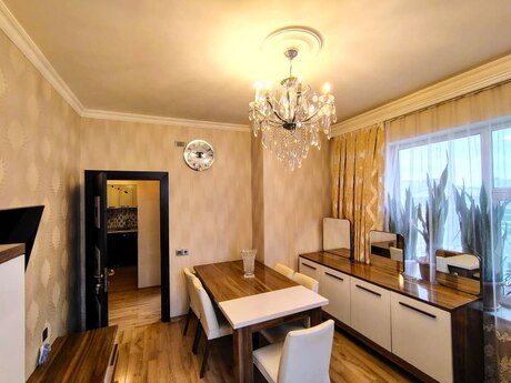 3-комн. новостройка - м. 28 мая - 70 м²