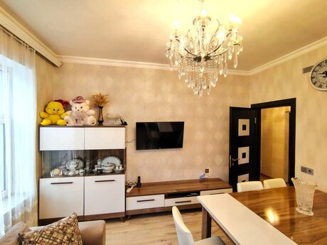 3-комн. новостройка - м. 28 мая - 70 м²