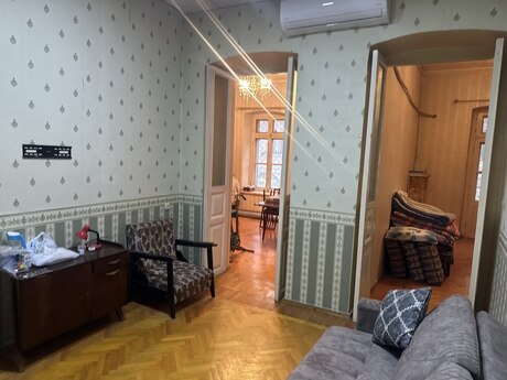 2 otaqlı köhnə tikili - 28 May m. - 80 m²