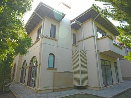 7 otaqlı həyət evi/bağ evi - Sea Breeze q. - 600 m²