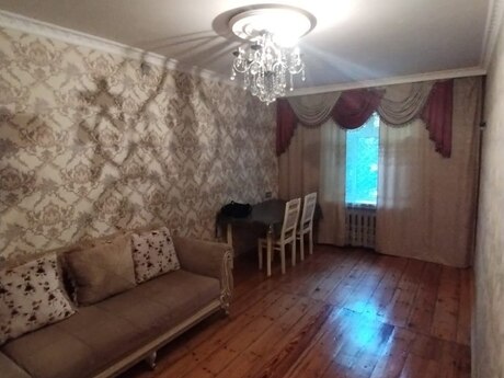 4 otaqlı köhnə tikili - Qaraçuxur q. - 95 m²